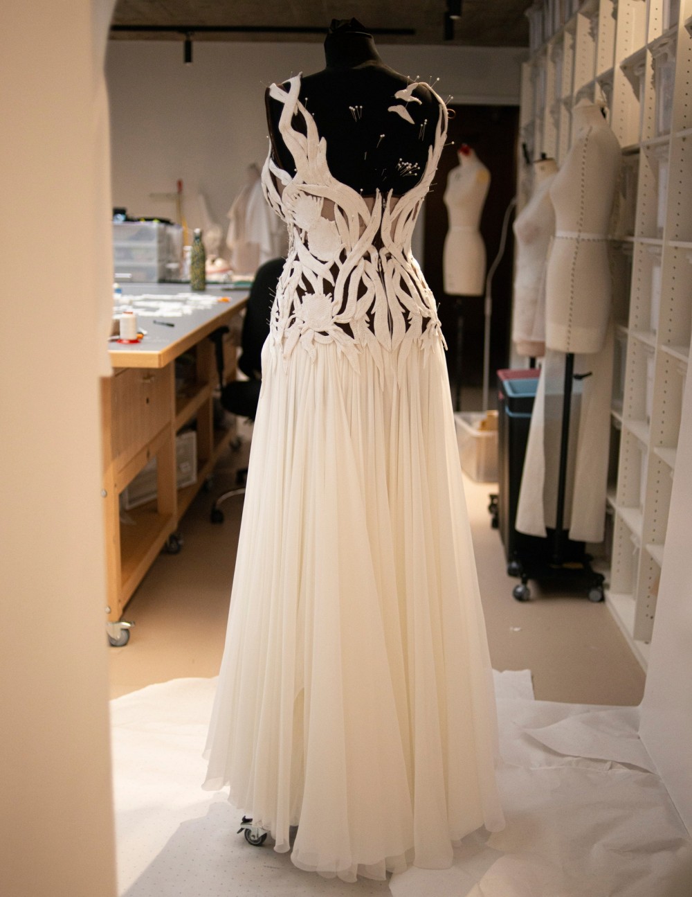 The Story Behind Viola Daviss Breathtaking Alexander McQueen Oscars Gown