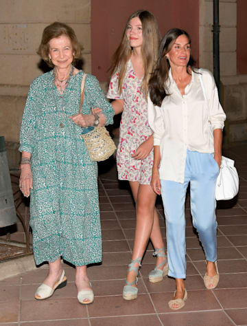 La princesa Leonor y la infanta Sofía, junto a sus padres y su abuela, van a ver Barbie