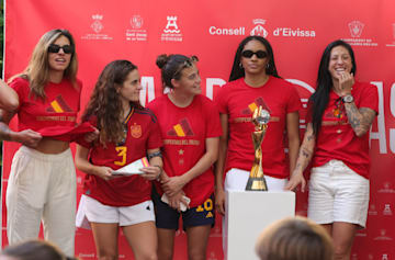 Las jugadoras de la Selección presentando al Copa del Mundo en Ibiza