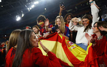 Doña Letizia celebrando la victoria de España