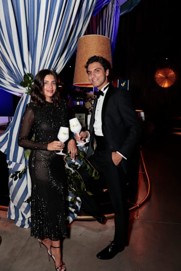 El matrimonio formado por María García de Jaime y Tomás Páramo brindando en los premios FASHION al talento