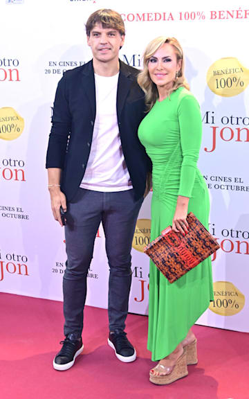 Fernando Morientes junto a su mujer