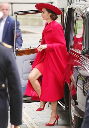 Kate Middleton causa furor al mostrar sus piernas