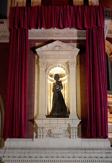 Estatua de la reina Isabel II