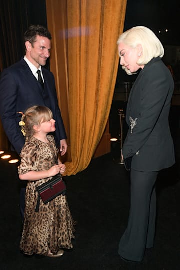 Bradley Cooper con su hija y Lady Gaga