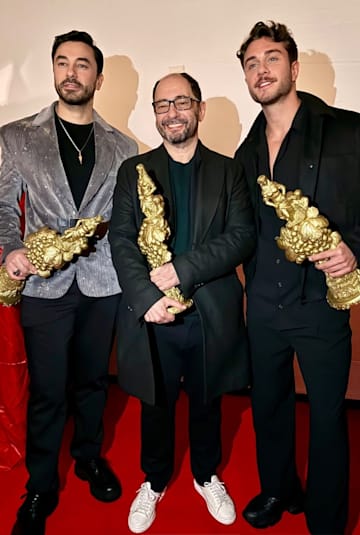 Gokhan Alkan, Jordi Sánchez y Onur Seyit Yaran con sus premios Viña de Oro