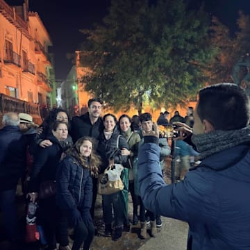 Todos quisieron hacerse una foto junto a Onur Seyit Yaran en su visita a Torvizcón