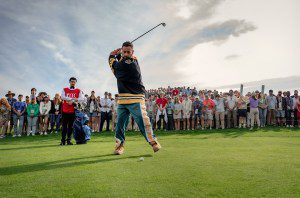 Happy Gilmore 2. (L to R) Benito Antonio Martínez Ocasio as Busboy and Adam Sandler as Happy Gilmore in Happy Gilmore 2. Cr. Scott Yamano/Netflix © 2024.