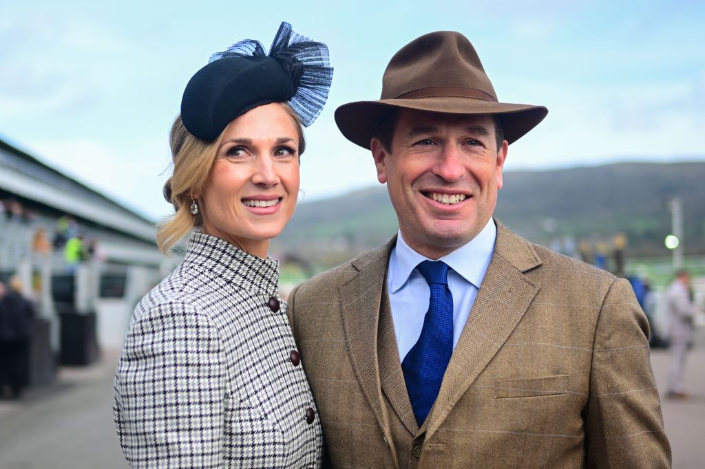 Peter Phillips y Harriet Sperling en Cheltenham, 2026.
