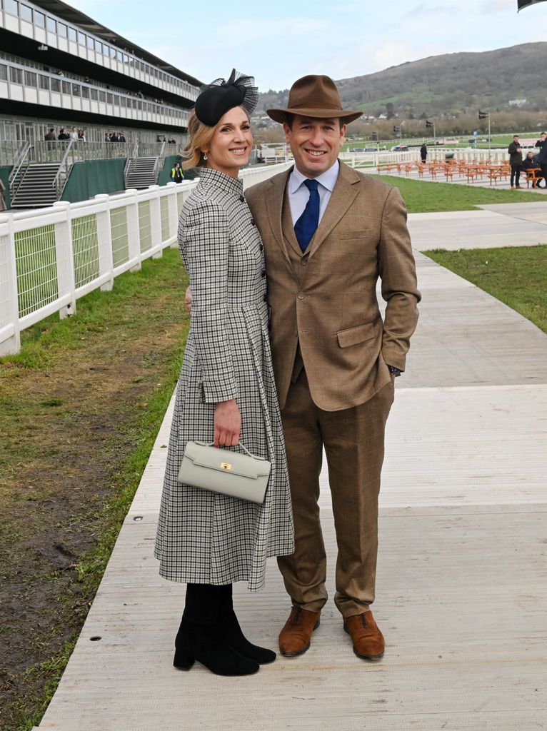 Peter Phillips y Harriet Sperling en Cheltenham, 2026.