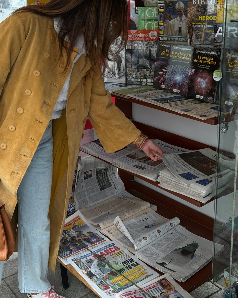Mariló Montero con un look juvenil con detalles vintage. 