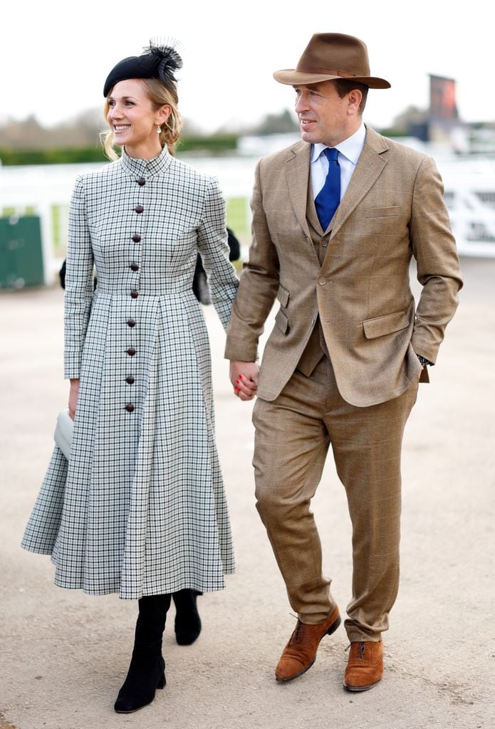 Peter Phillips y Harriet Sperling en Cheltenham, 2026.