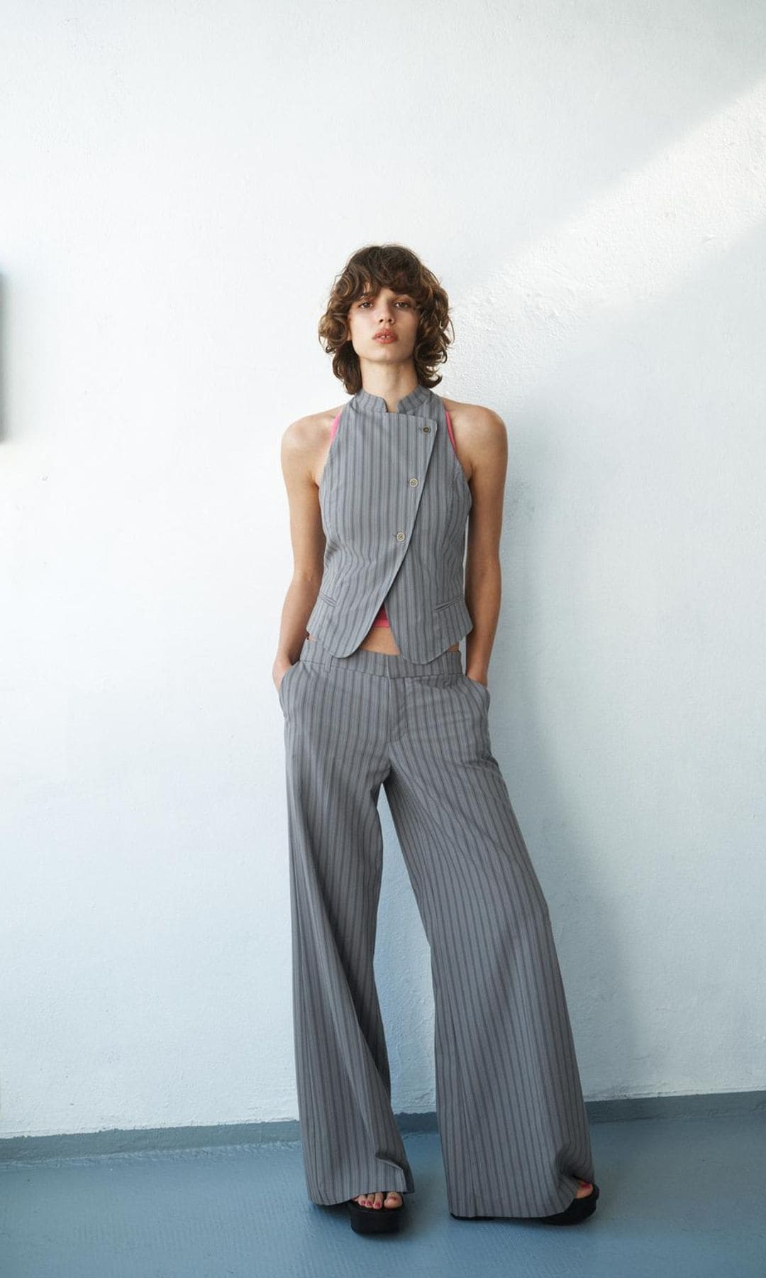 Pantalón de rayas Zara marzo 2026