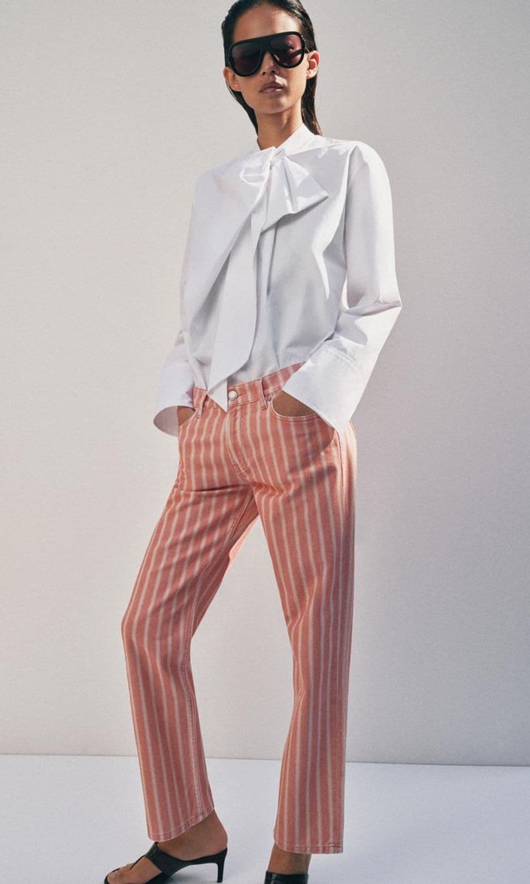 Pantalón de rayas Zara marzo 2026