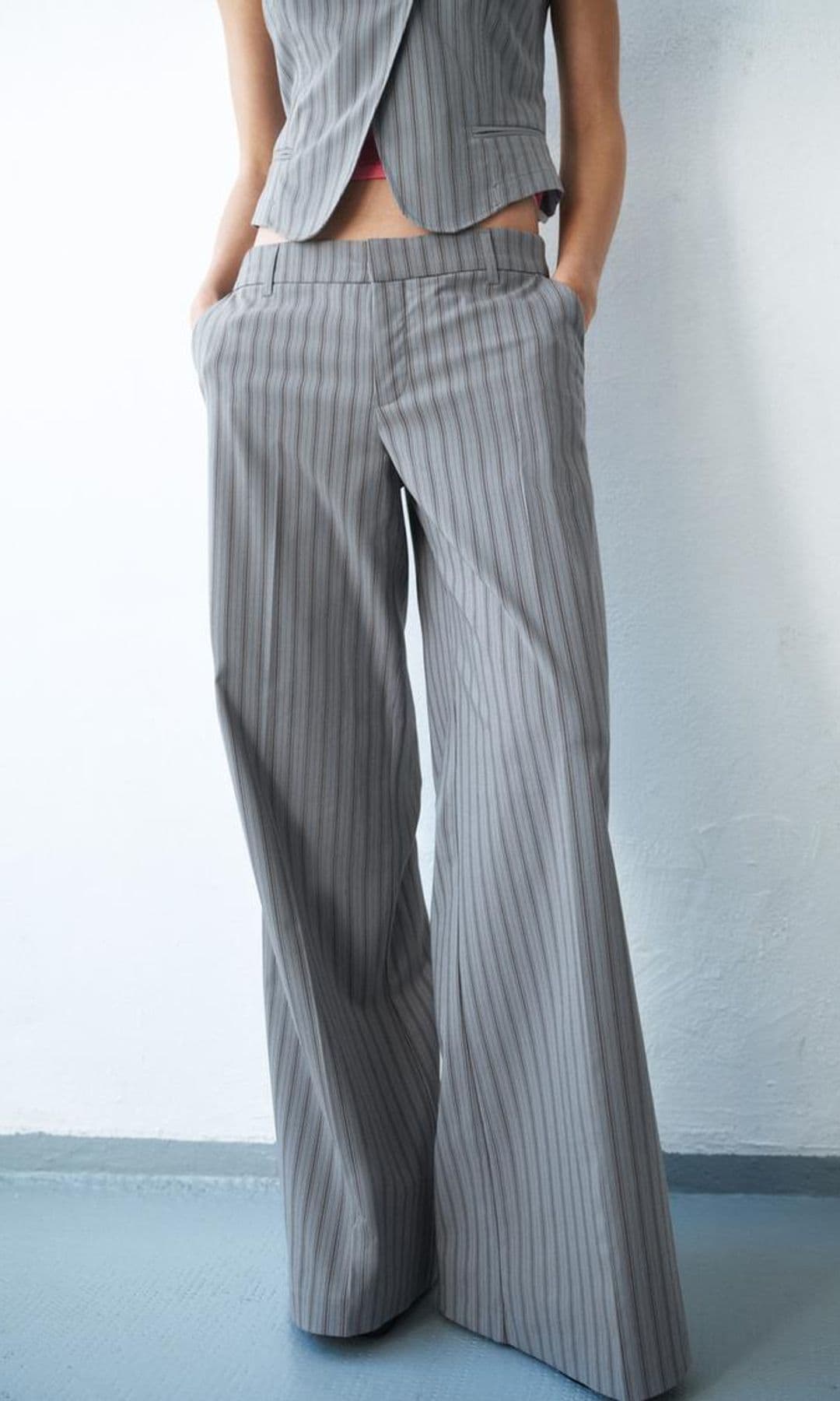 Pantalón de rayas Zara marzo 2026