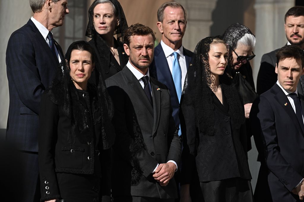 Carlota Casiraghi, Beatrice Borromeo y Pierre Casiraghi en la visita del Papa León XIV a Mónaco, 2026.