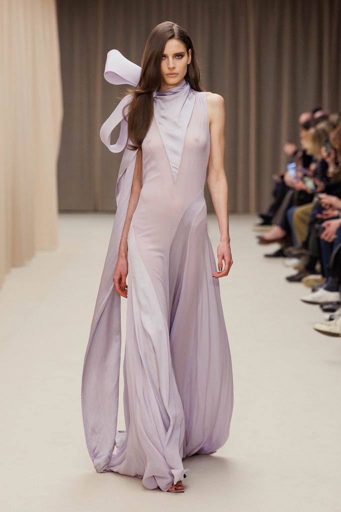 Libby Taverner (Alexander McQueen Otoño/Invierno 2026-2027).