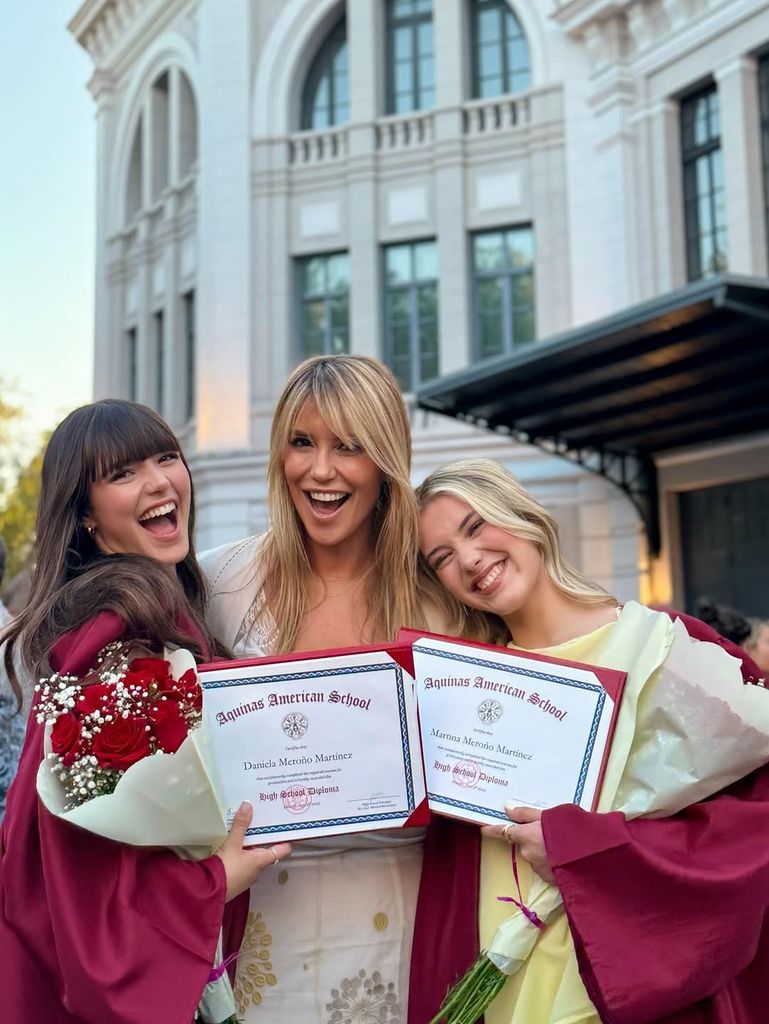 Raquel Meroño en la graduación de sus hijas
