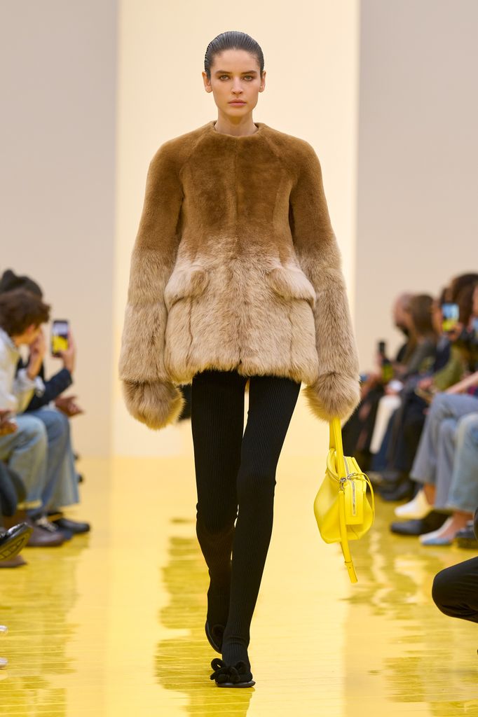 Libby Taverner (Loewe Otoño/Invierno 2026-2027).