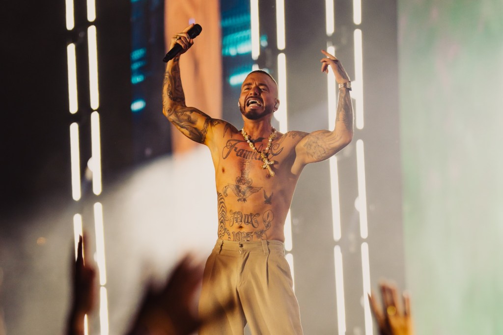 J Balvin Reminds Sueños Festival Why His OG Status Still Has Muscle