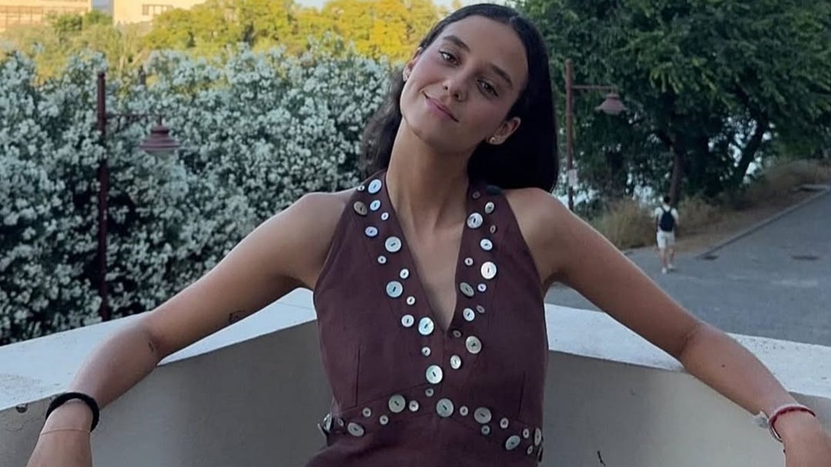 The Button Trend: Why Victoria Federica’s Summer Style is Taking Over