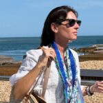 Lourdes Montes y la elegancia atemporal del blanco y azul