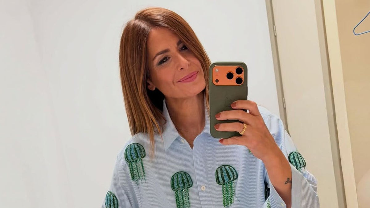 The Bold Style of Nuria Roca: 6 Iconic Printed Shirts