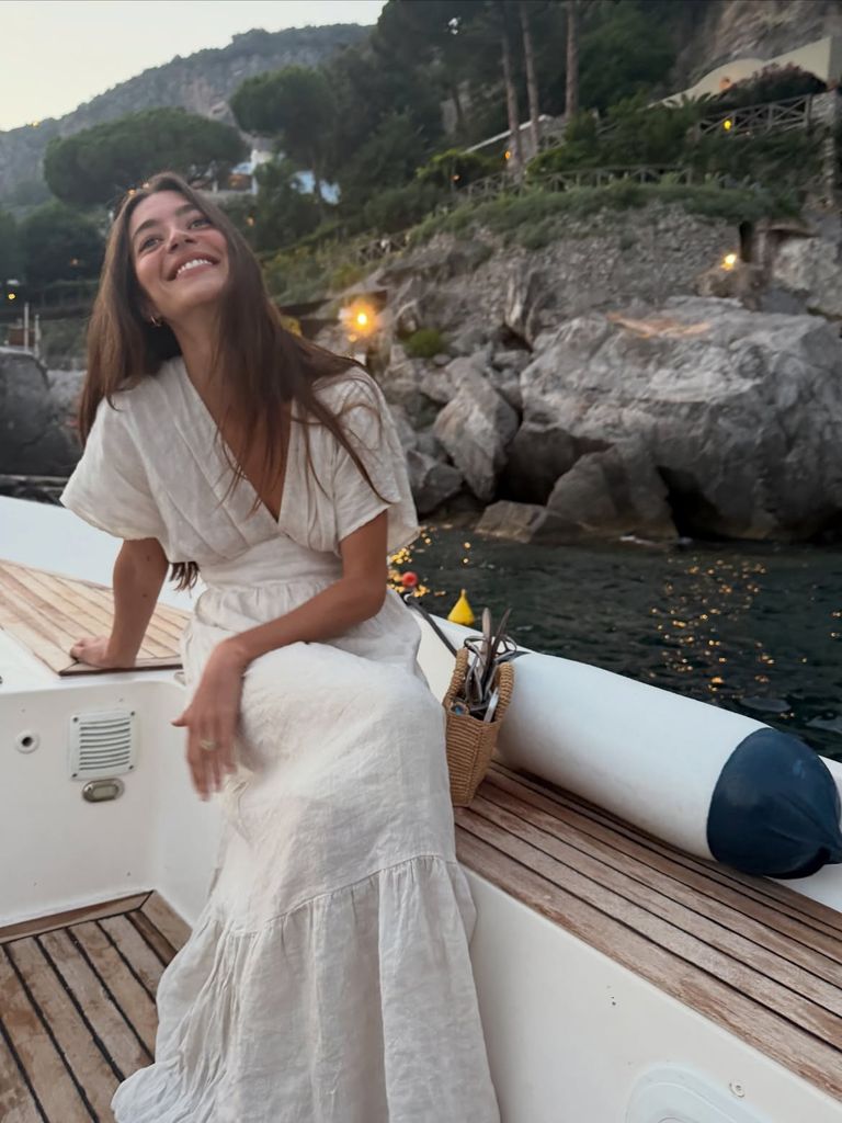 Rocío Crusset con un vestido de lino blanco