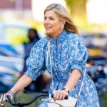 Máxima de Holanda: Elegancia sobre ruedas en Ámsterdam