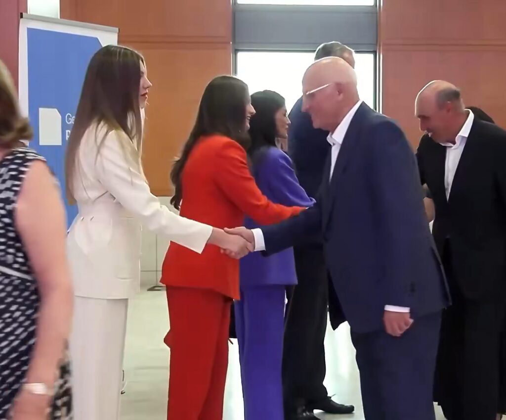 Saludo de los Reyes, la Princesa de Asturias y de Girona y la Infanta Sofía a los miembros del patronato de la Fundación Princesa de Girona 