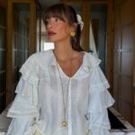 El auge de las blusas románticas y vestidos bordados