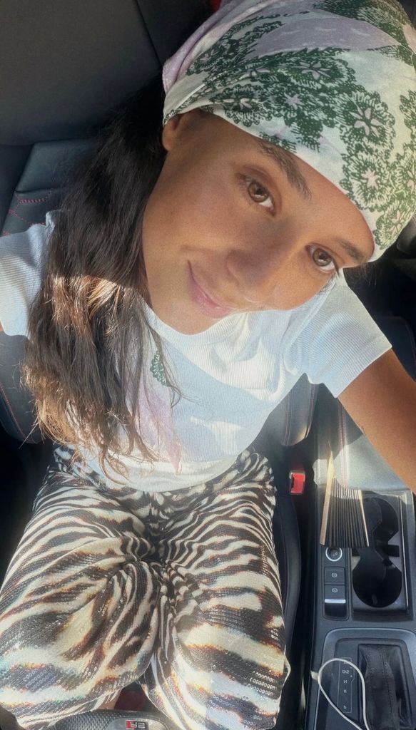 Victoria Federica de vacaciones de verano con pantalones de lentejuelas con estampado de cebra, 2026.