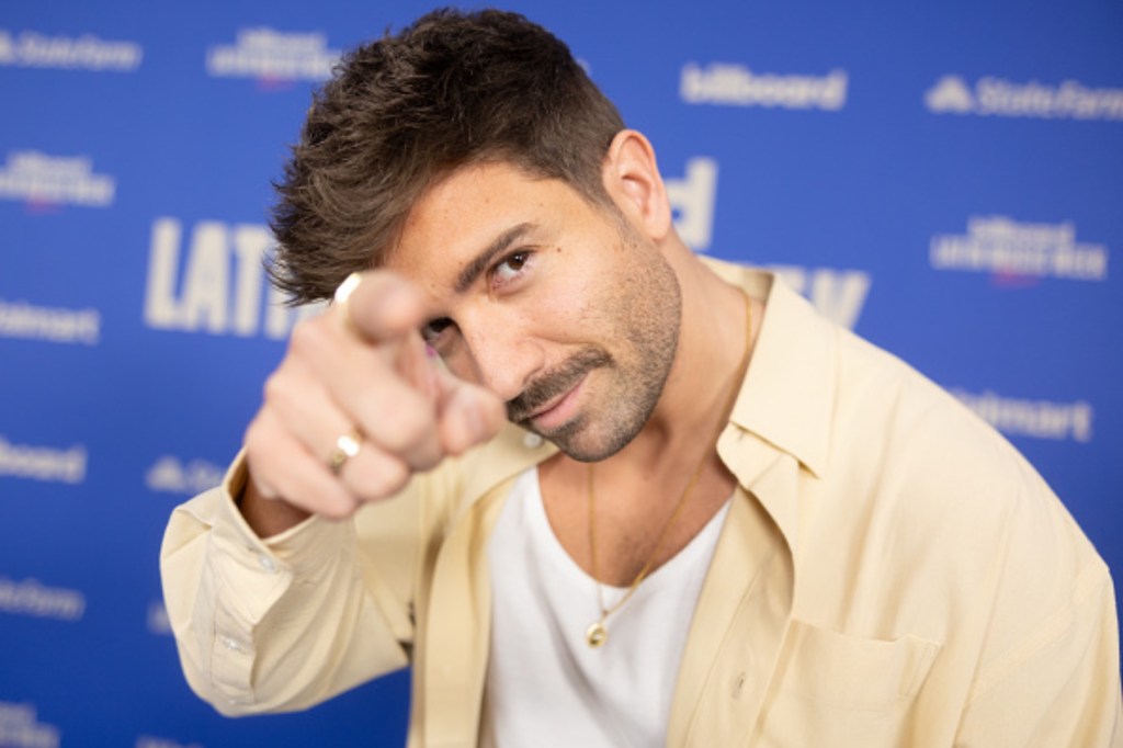 Pablo Alborán Cancels Concerts Due to Severe Pneumonia