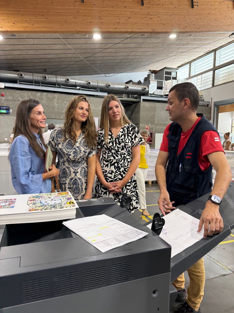 La reina Letizia, la princesa Leonor y la infanta Sofía visitan la fundación Esment en Mallorca