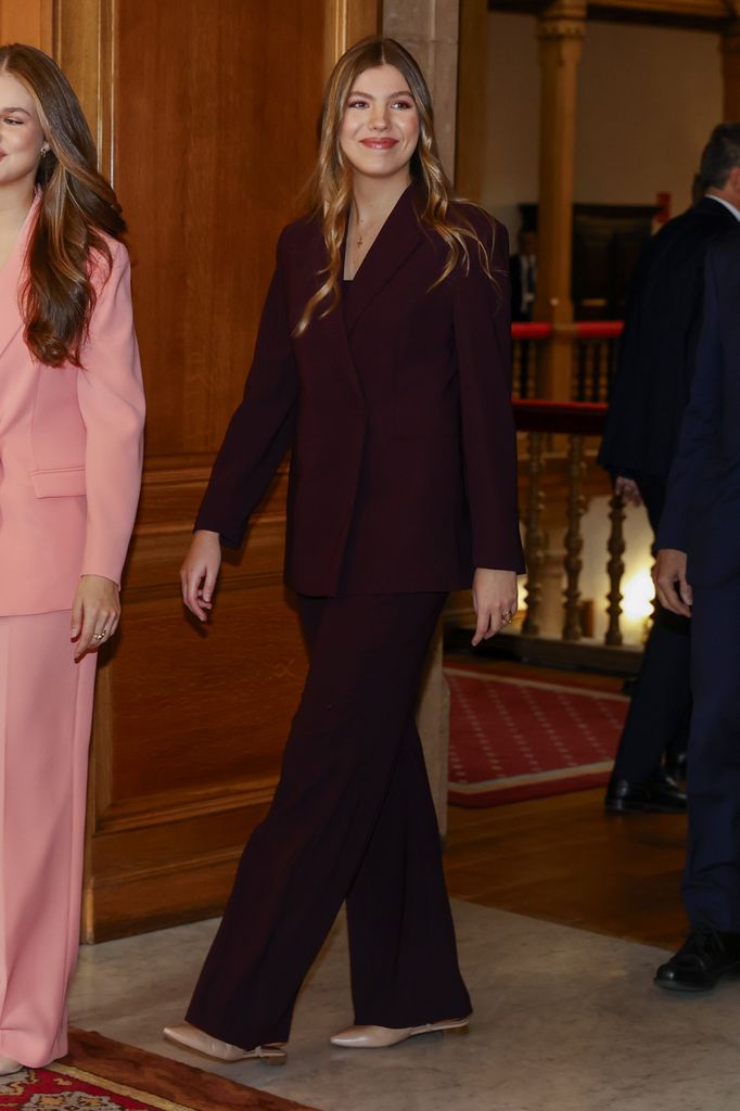 La infanta Sofía durante la audiencia con los galardonados de la Universidad de Oviedo.