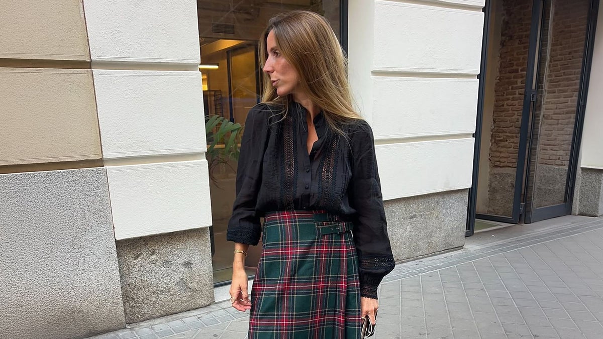 El regreso de la falda lápiz: elegancia atemporal más allá de la oficina