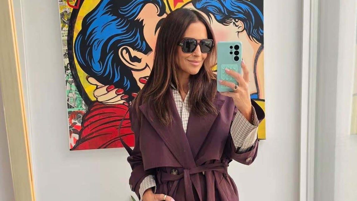Paula Echevarría's Aubergine Trench Coat: The Autumn Essential
