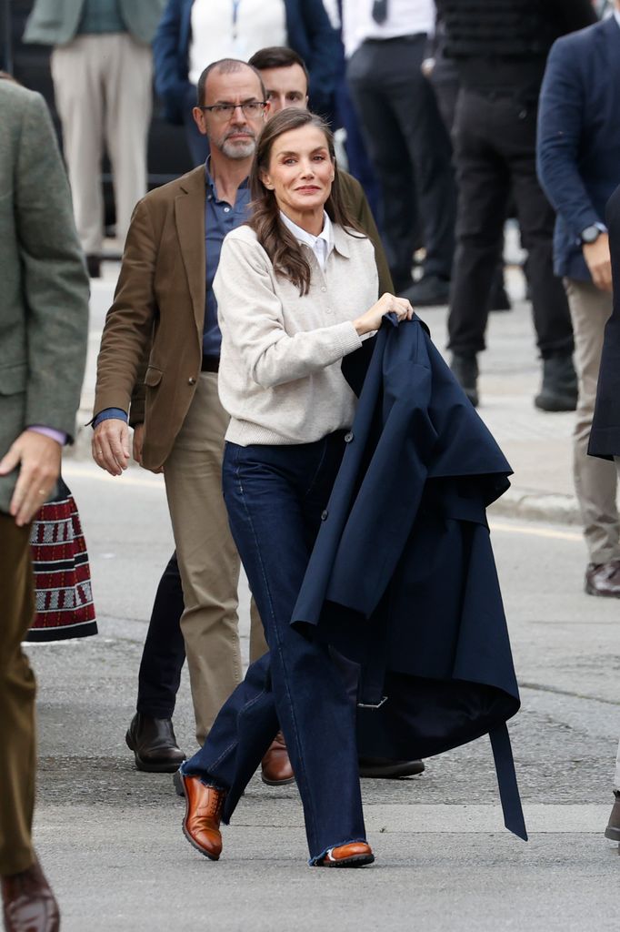 La reina Letizia visita en Llanes la Cofradía de Pescadores Santa Ana durante la celebración del Pueblo Ejemplar de Asturias 2026